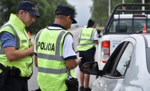 Verano 2023: qué papeles deben llevar los conductores sí o sí para salir a la ruta