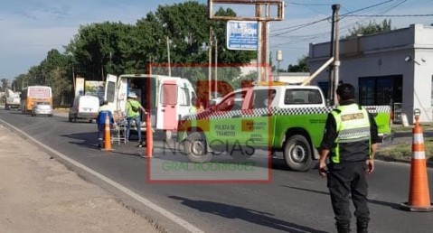 Otra tragedia vial: motociclista chocó con un tractor y perdió la vida