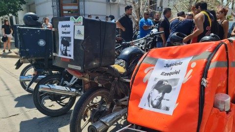 Marcha en reclamo de justicia por el repartidor que murió en un choque en el barrio Bicentenario