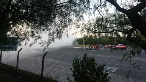 Colapso del tránsito en el Acceso Oeste por el vuelco de un camión que transportaba una sustancia química
