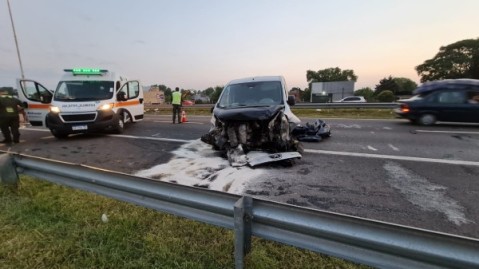 Tremendo accidente en la Autopista dejó a tres jóvenes hospitalizados