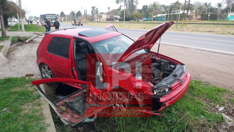 Un auto chocó contra un colectivo de la línea 57 en la Ruta 7