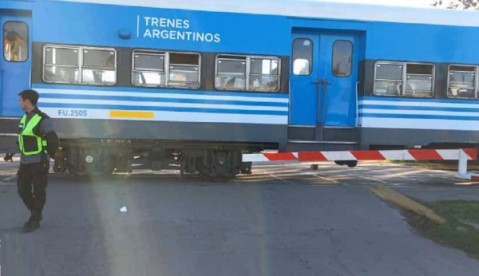 Un joven murió embestido por el tren en el cruce de Malvinas