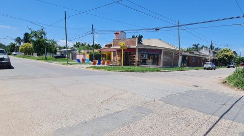 Un hombre fue hospitalizado tras un choque con su moto en una esquina céntrica