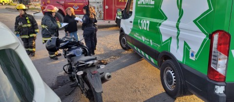 Dos jóvenes fueron hospitalizados tras un choque en el cruce Las Latas