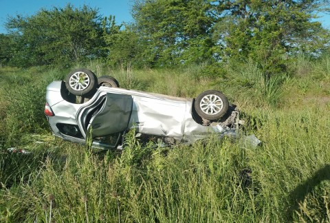 Dos heridos tras el vuelco de un auto en la zona de Ruta 6 y Ruta 24