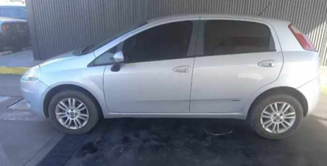 Fue a comprar, lo encañonaron y le robaron el auto en Villa Vengochea