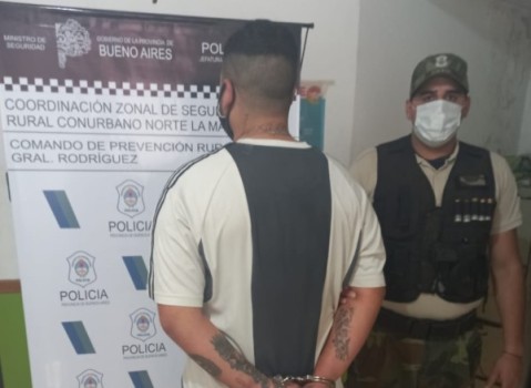 Aprehendieron a un joven con frascos de marihuana