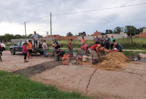 Vecinos del barrio Marabó se unieron para reparar las calles ellos mismos