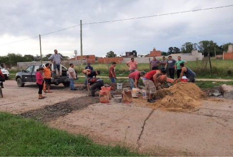 Vecinos del barrio Marabó se unieron para reparar las calles ellos mismos