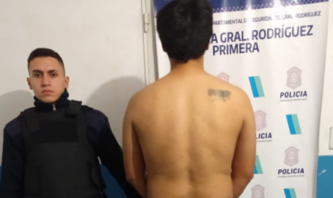 Atac&oacute; un local de comidas, se pele&oacute; con la polic&iacute;a y termin&oacute; arrestado