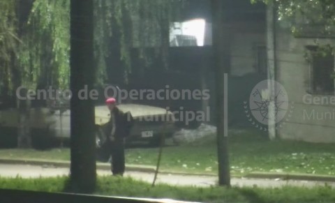 Video: tras movimientos sospechosos, los vieron por las cámaras municipales y terminaron arrestados