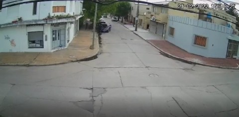 Dramático asalto en el casco urbano: le entraron a su casa para robarle y los echó a “palazos”