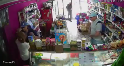 Vídeo: el violento asalto de tres ladrones a un almacén en Almirante Brown