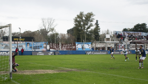 Atlas bajó al puntero y volvió a sonreír