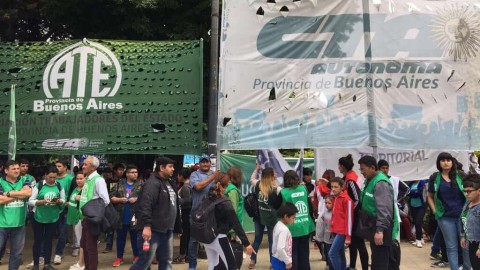 Aumento a empleados estatales bonaerenses: cómo quedaron las nuevas escalas salariales según el rubro