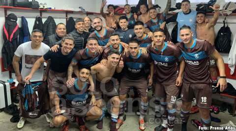 Atlas volvió a perder y se hunde en el fondo de la tabla