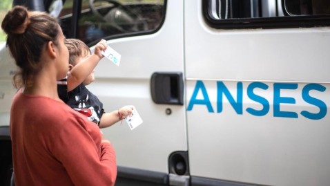 Cuánto cobrarán los beneficiarios de la tarjeta Alimentar y AUH tras el aumento de enero de 2024