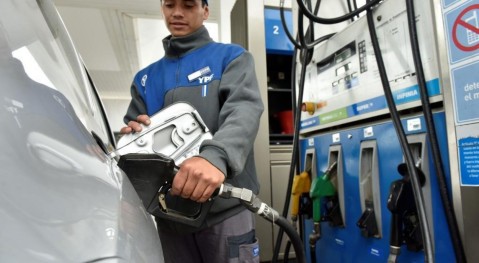 YPF vuelve a aumentar el precio de la nafta: cuánto sube y cómo quedan los precios