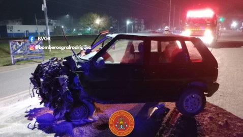 Un hombre terminó herido tras chocar su auto contra un camión en Ruta 7