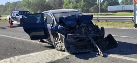 Acceso Oeste: familia hospitalizada tras incrustar su auto contra un camión recolector de basura