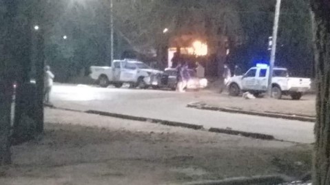 Con la familia a bordo y alcoholizado, chocó a un móvil de Seguridad para tratar de evadir un control