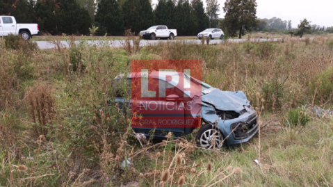 Un auto despistó en Ruta 6 y su conductor debió ser hospitalizado