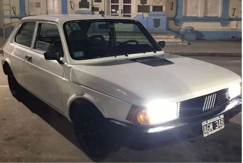 Video: le robaron el auto estacionado en la puerta de su casa, a metros del predio de Carrefour