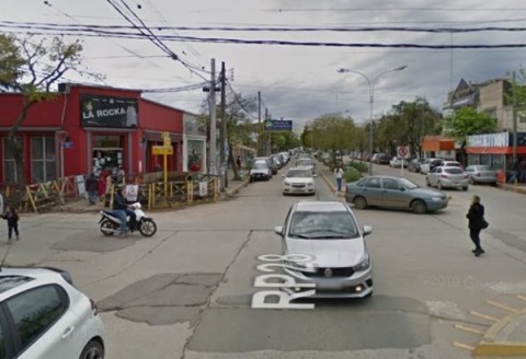 La asaltaron en una esquina céntrica cuando salía de trabajar