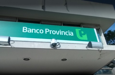 "No me pueden dejar sin comer": la angustia de una vecina por fallas en el Banco Provincia