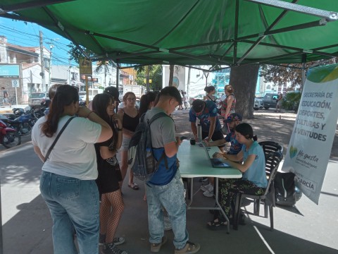 Vuelven a hacer inscripciones presenciales para el Boleto Estudiantil: cuándo y dónde serán