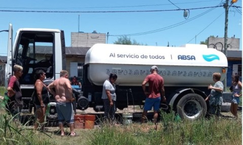 Vandalizaron la bomba de agua del barrio San Carlos y un camión cisterna debió abastecer a los vecinos