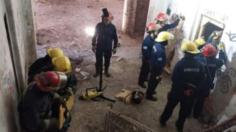 Bomberos se capacitan en maniobras para salvar vidas en estructuras colapsadas: c&oacute;mo es el entrenamiento