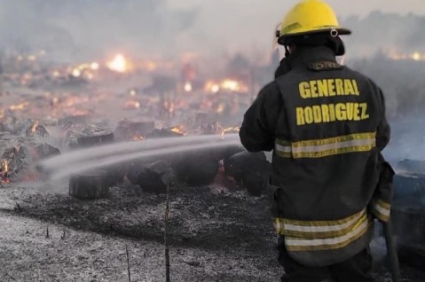 Bomberos debieron intervenir en un incendio forestal en el predio del Hospital Sommer