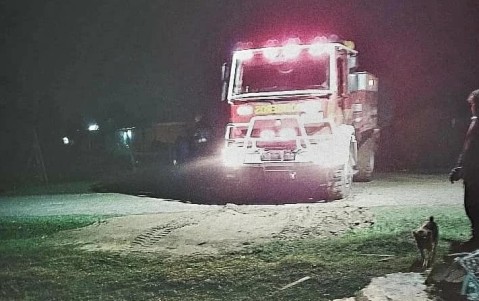 Bomberos hicieron un operativo de rescate animal en plena madrugada en Parque Granaderos