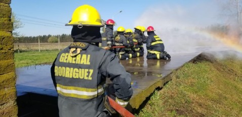 Le robaron sus apuntes a una aspirante a bombera y pide ayuda para recuperarlos