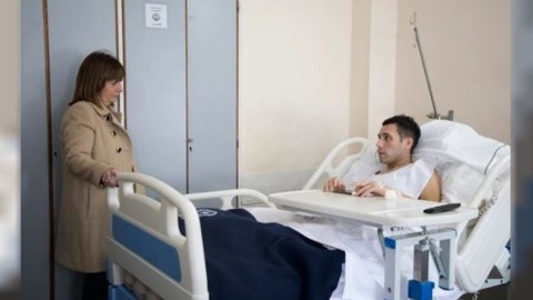 La ministra Patricia Bullrich visitó al policía baleado en Acceso Oeste y le hizo una promesa