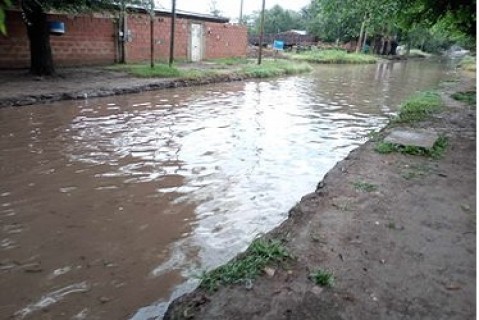 Reclamo vecinal en Villa Ita por el estado de las calles cada vez que llueve y por la seguridad