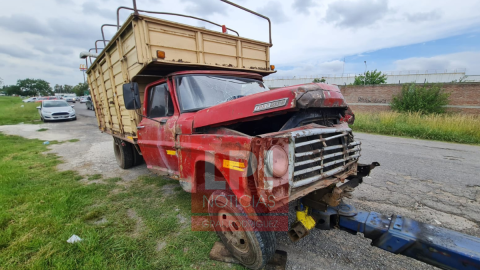 Camión perdió una rueda en el Acceso Oeste y de milagro no terminó en una tragedia