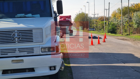 Tragedia en la Ruta 24: un chico de 16 años que iba a pescar en bicicleta murió aplastado por un camión