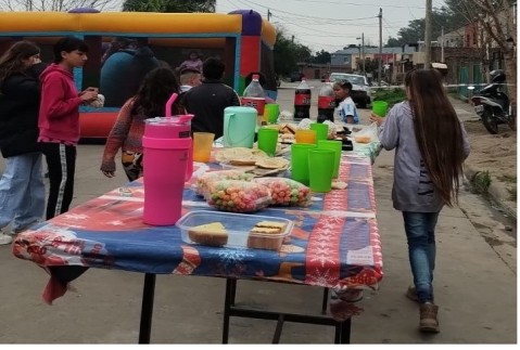 Video: así se festejó en un barrio rodriguense el Día del Niño por la colaboración de todos los vecinos
