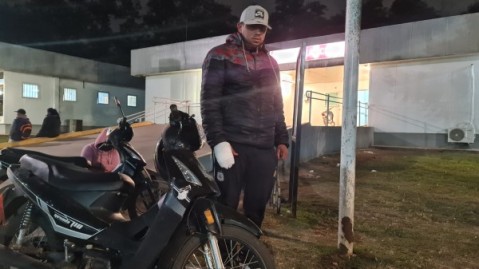 Un auto colisionó con un motociclista en Ruta 7 durante la madrugada del sábado