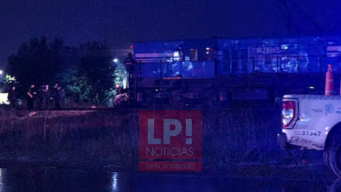 Camioneta fue atropellada por el tren Sarmiento al cruzar las vías y su conductor murió