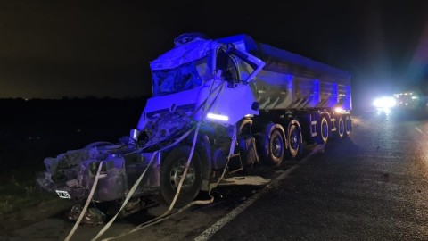 Impresionante choque de camiones en la Ruta 6