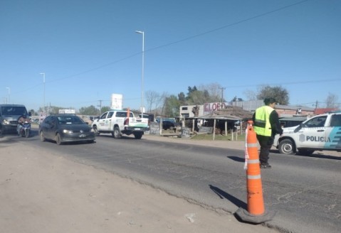 Una mujer fue embestida por una moto cuando cruzaba la Ruta 24