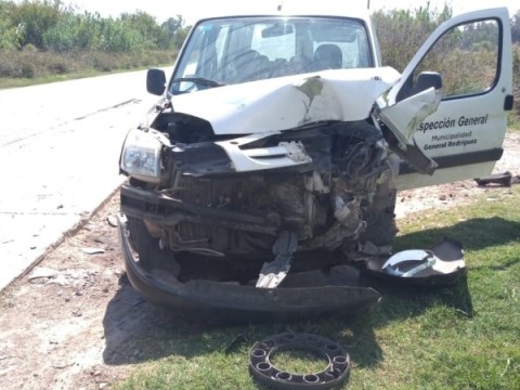 Dos inspectoras municipales hospitalizadas tras un violento choque en Ruta 24