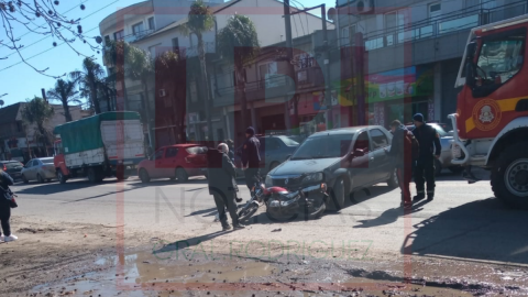 Joven motociclista fue trasladado al Hospital tras un choque en Ruta 7