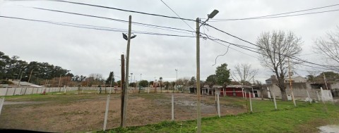 Llevó a sus hijos a entrenar a un club de fútbol infantil y le robaron