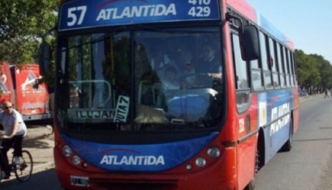 No circulan colectivos de la línea 57 por un conflicto gremial