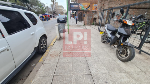 Salvaje ataque tras una discusión de tránsito a metros de la Municipalidad